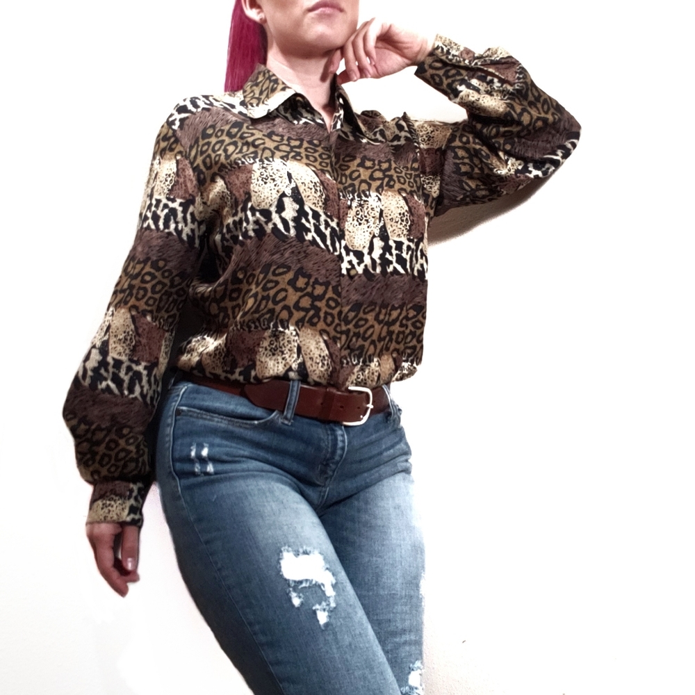 💥CLOSING SALE💥 VINTAGE Silk Leopard Button Up